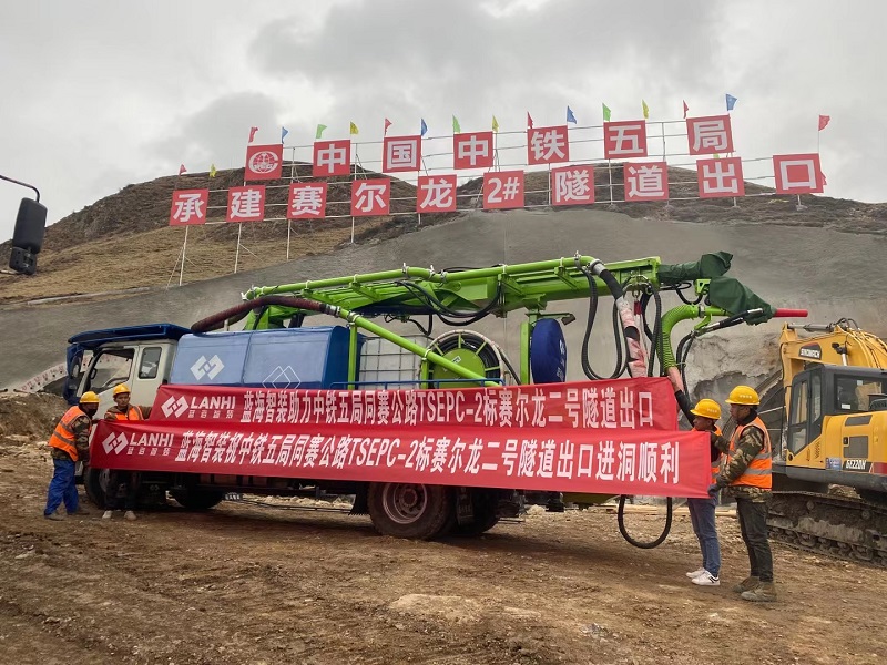 藍(lán)海智裝LCHP40C車載濕噴機(jī)械手助力同賽公路賽爾龍二號隧道出口建設(shè)